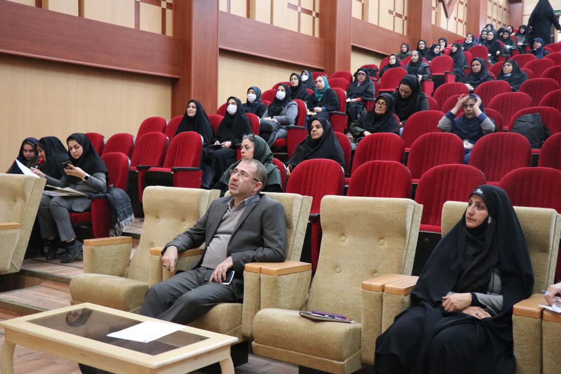 نشست صمیمی ریاست دانشگاه با بانوان کارمند در دانشگاه علوم پزشکی بابل برگزار شد